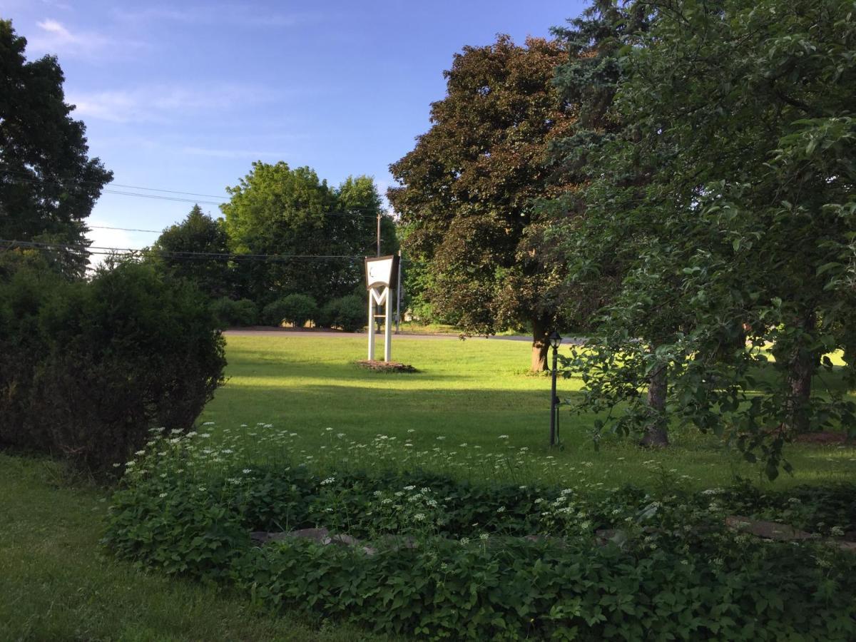 Nightshade Inn & Gardens Camillus Exteriör bild